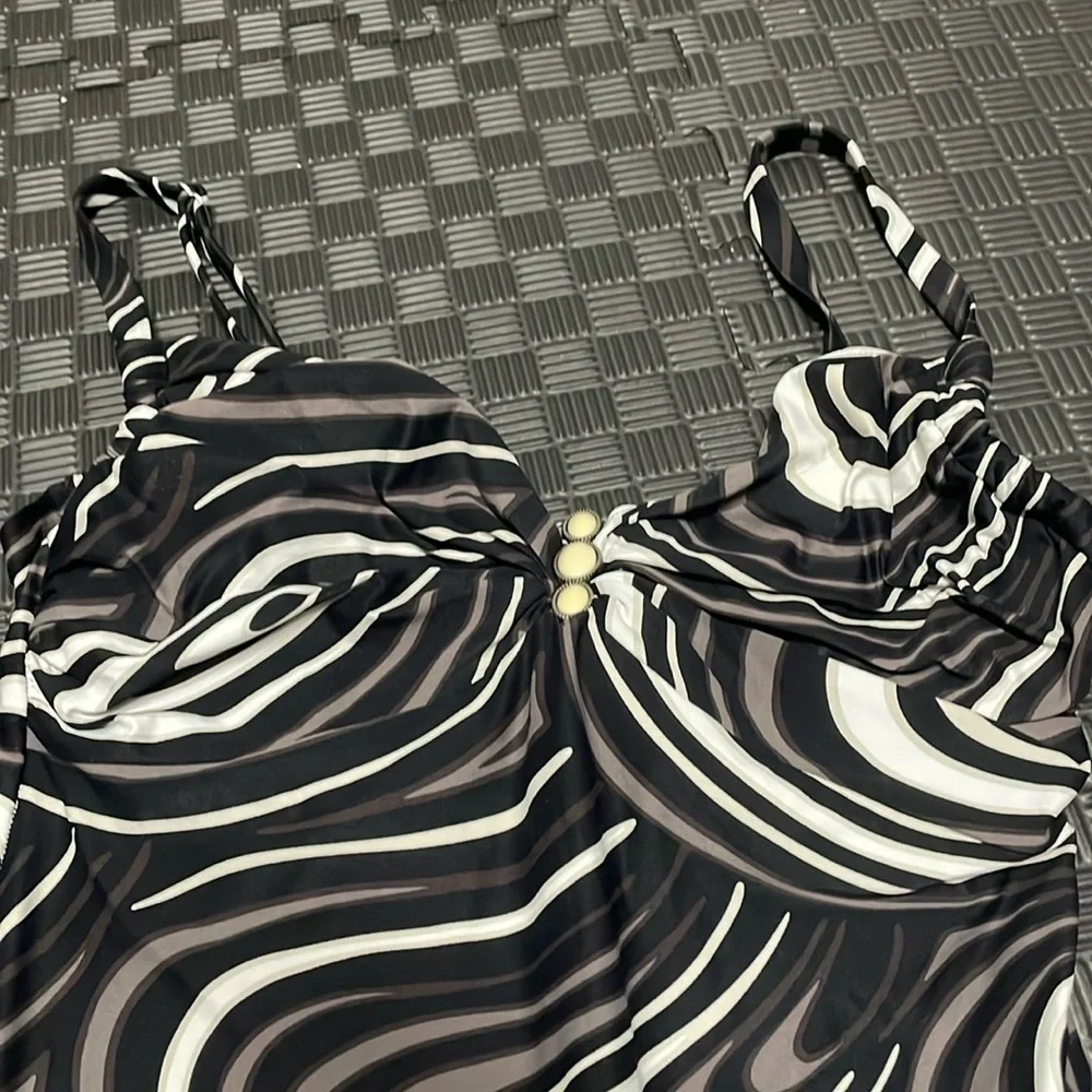 the coco reef black, white, gray swirl pattern one size bathing suit size 36D - Picture 1 of 12